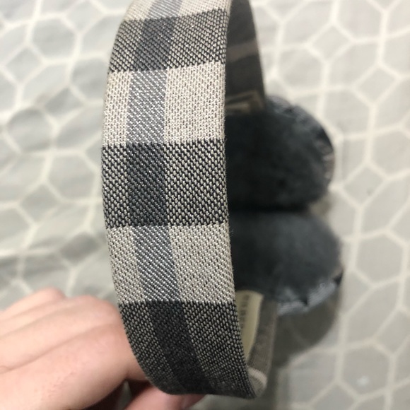 Burberry earmuffs one size fits all - Picture 6 of 6